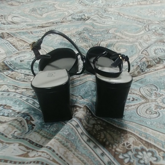 Ladies 9 2 5 black heels - Picture 3 of 5